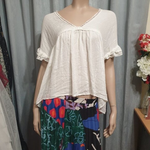 DECJUBA AU-S White Short Sleeved Blouse V-Neck Relaxed Fit Designed in AU NWOT - Picture 2 of 10